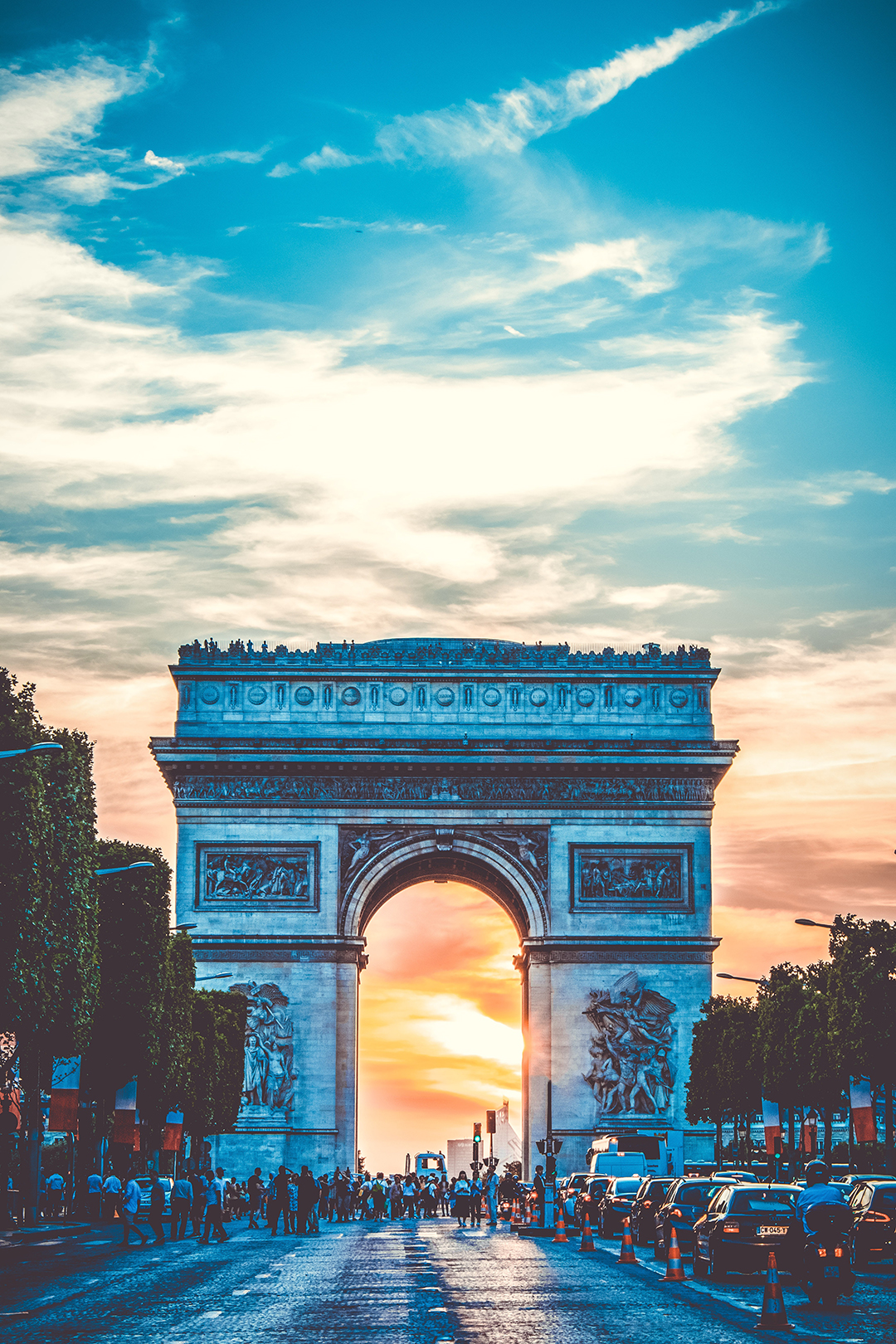 Raziskovanje_znamenitosti_Pariza_-_Exploring_the_sights_of_Paris_-_Photo_by_Ashley_Fontana_from_Pexels.jpg