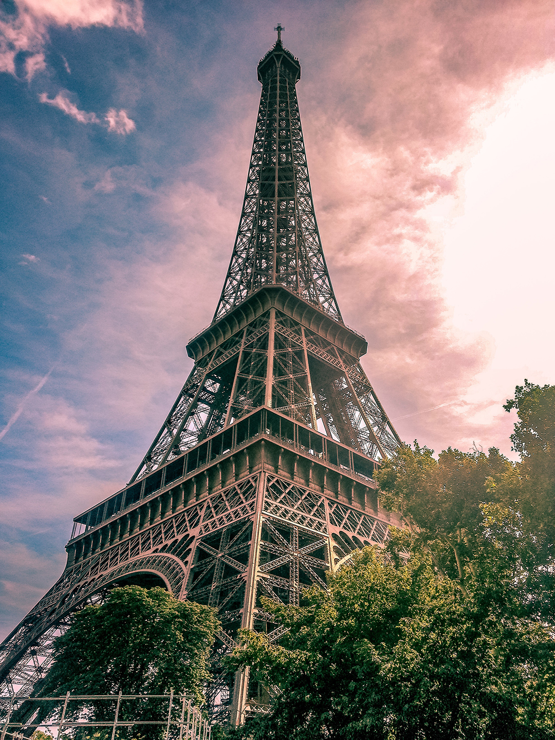 Raziskovanje_znamenitosti_Pariza_-_Exploring_the_sights_of_Paris_-_Photo_by_Nextvoyage_from_Pexels.jpg