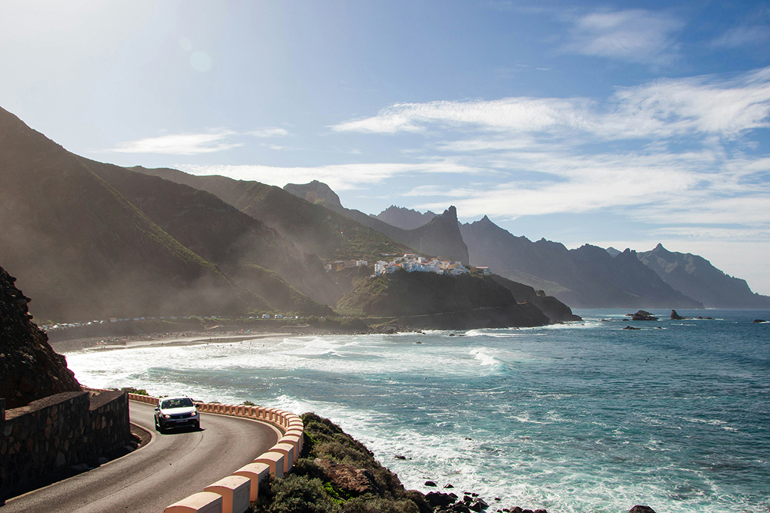 01_Raziskovanje_otoka_Tenerife_-_Exploring_the_island_of_Tenerife_-_Photo_by_Maria_Lupan_on_Unsplash.jpg