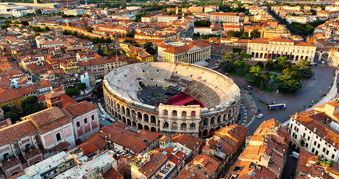 04_Popotniski_nasveti_za_Verono_-_Guide_to_a_Romantic_Verona_-_ENVATO.jpg