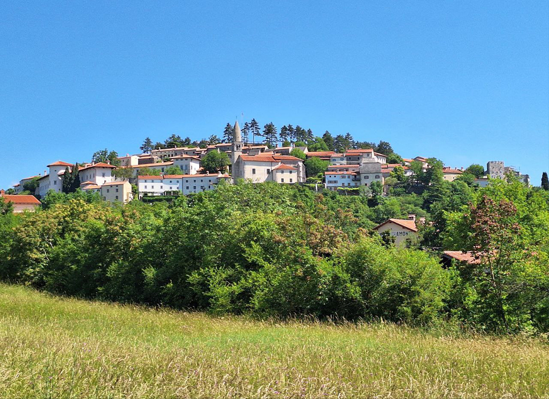 Raziskovanje_slovenskega_Krasa_-_Exploring_the_Slovenian_Karst_2.jpg