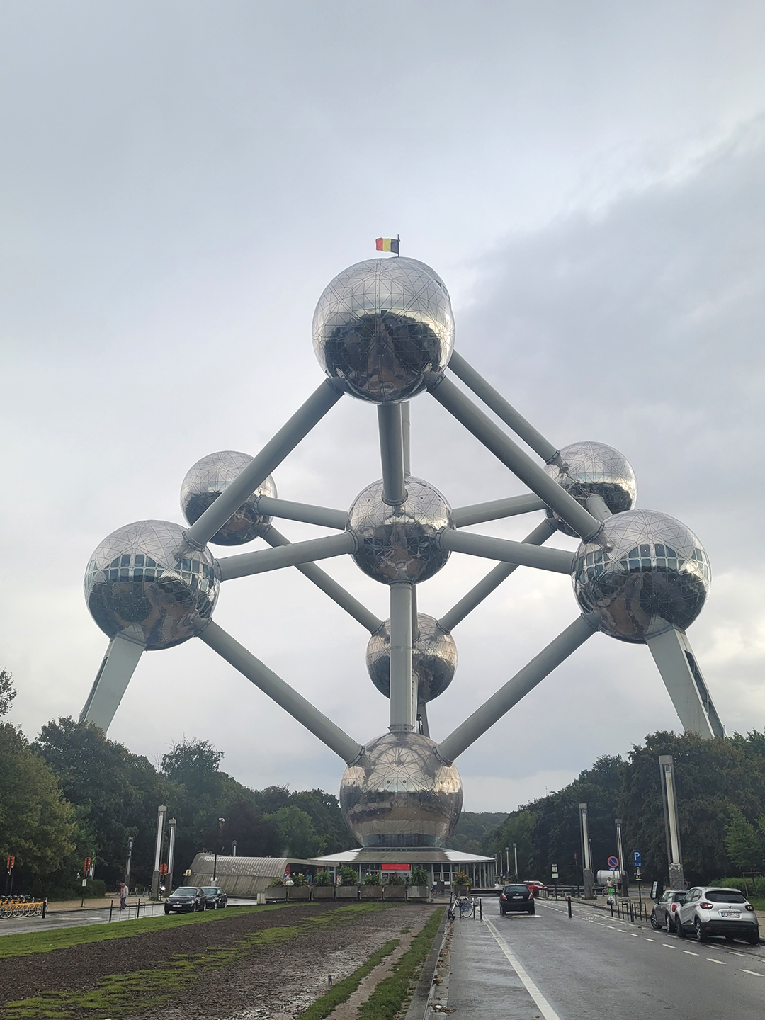 Znameniti Atomium v Bruslju predstavlja enega najbolj prepoznavnih simbolov moderne belgijske arhitekture.