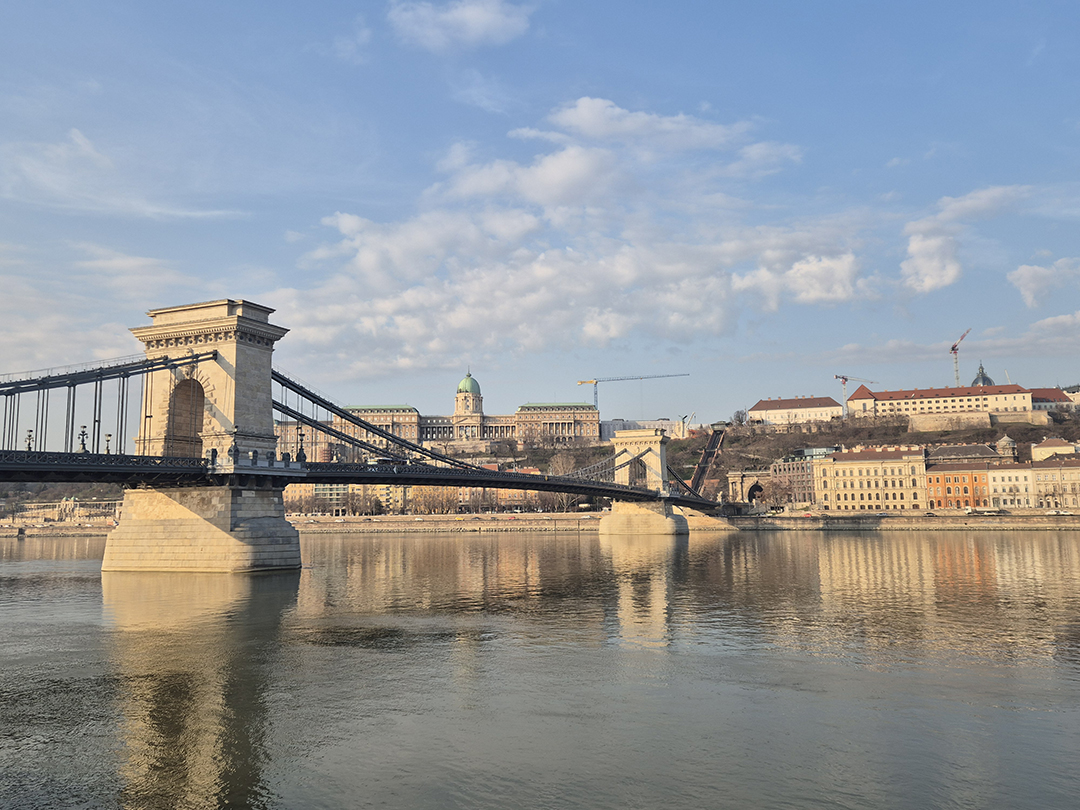 Budimpesta_biser_Donave_-_Budapest_Pearl_of_the_Danube_2.jpg