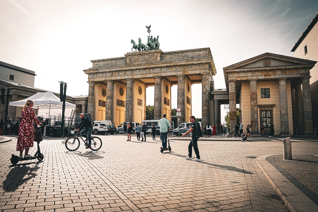 Potovanje_v_Berlin_-_Travel_to_Berlin_-_Photo_by_Raja_Sen_on_Unsplash.jpg